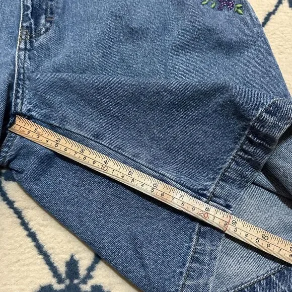 Vintage Embroidered Floral Denim Mom Shorts - Picture 7 of 8